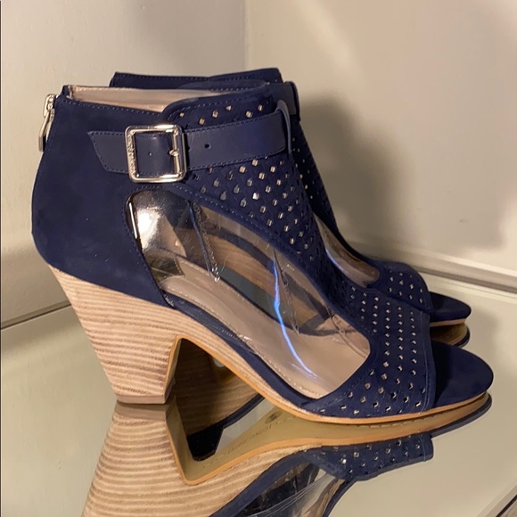 vince camuto navy sandals